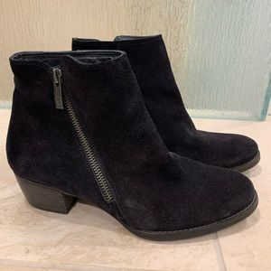 Paul Green 4 1/2 soft black suede boots booties, great condition. Fits US 6.5